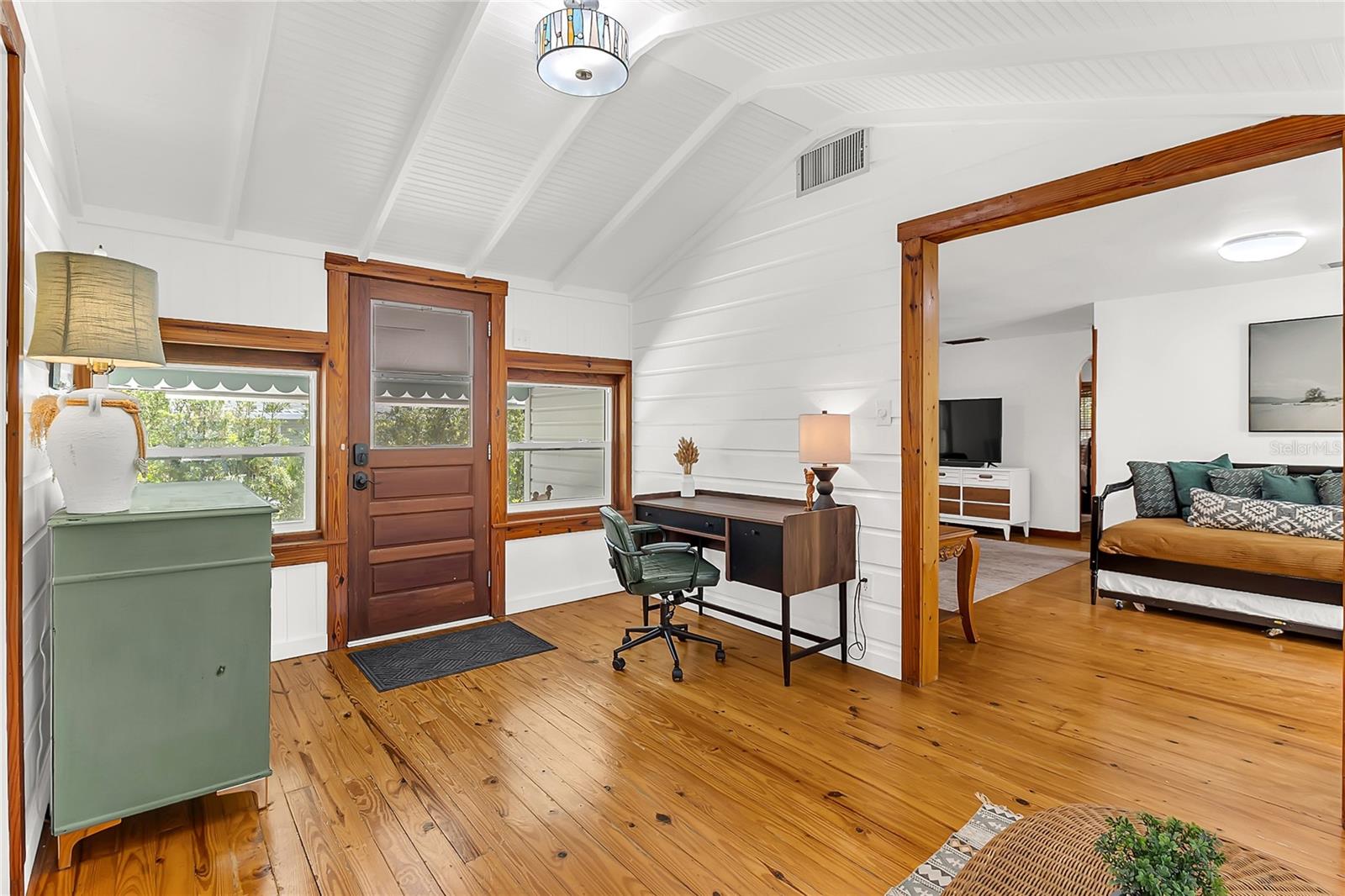 3560 Martin Ave Property Photo 11