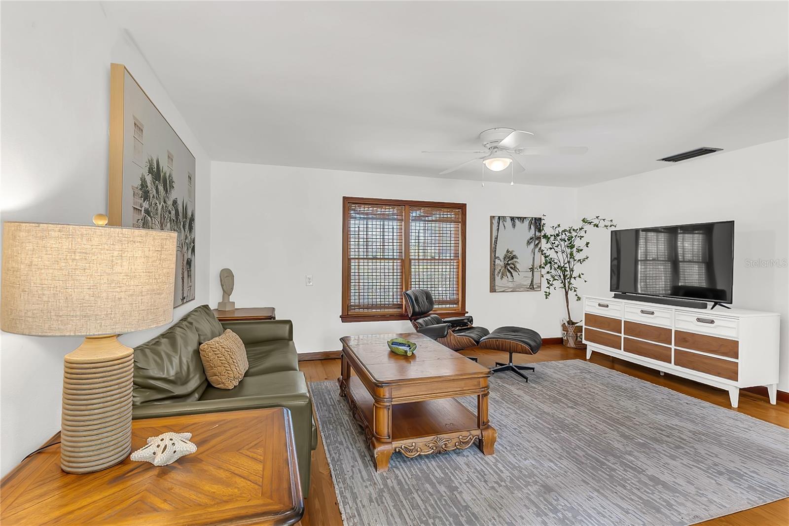 3560 Martin Ave Property Photo 13