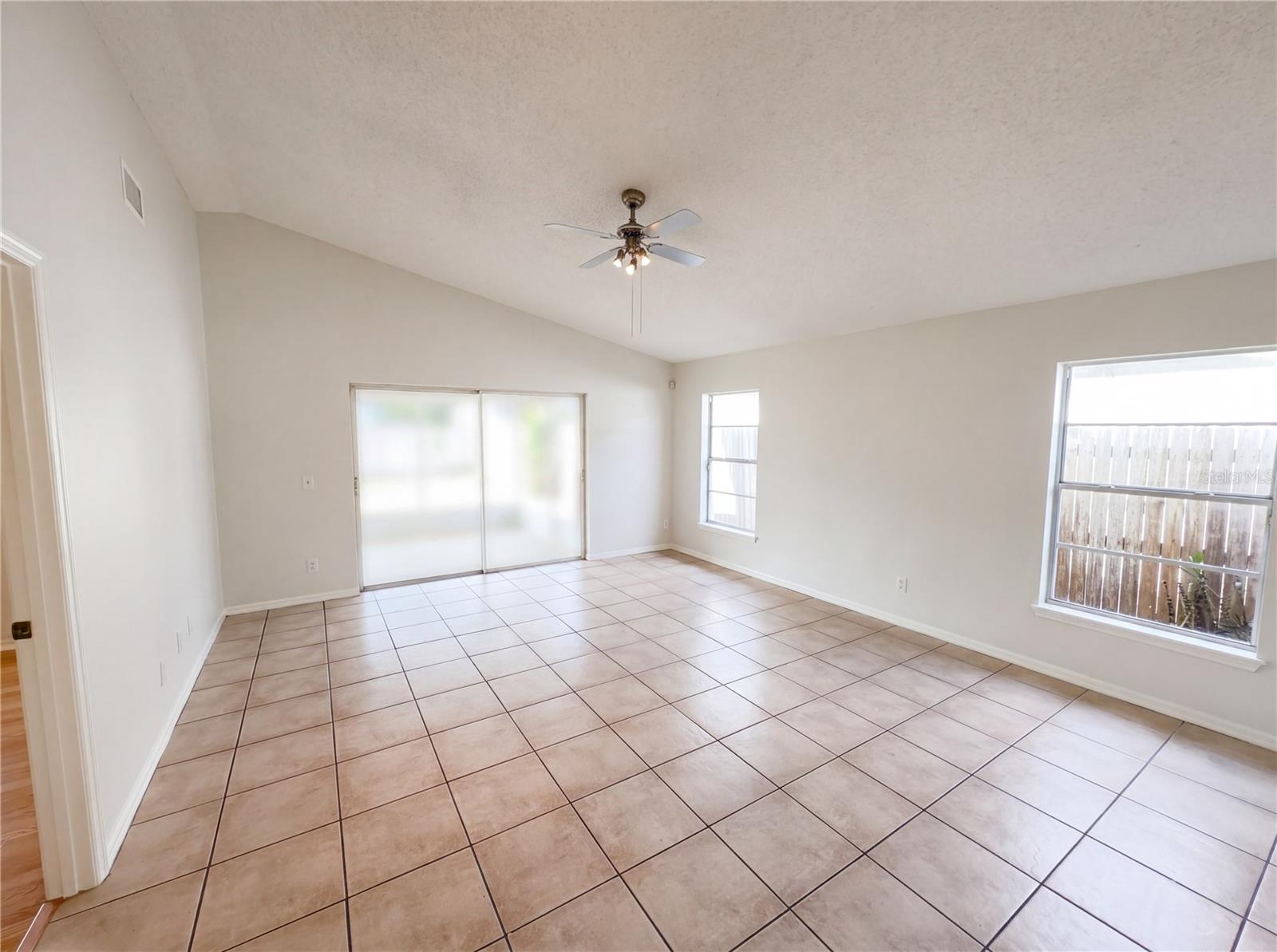 9814 Dean Cove Ln Property Photo 3