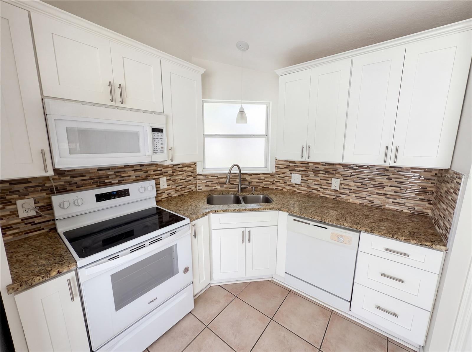 9814 Dean Cove Ln Property Photo 9