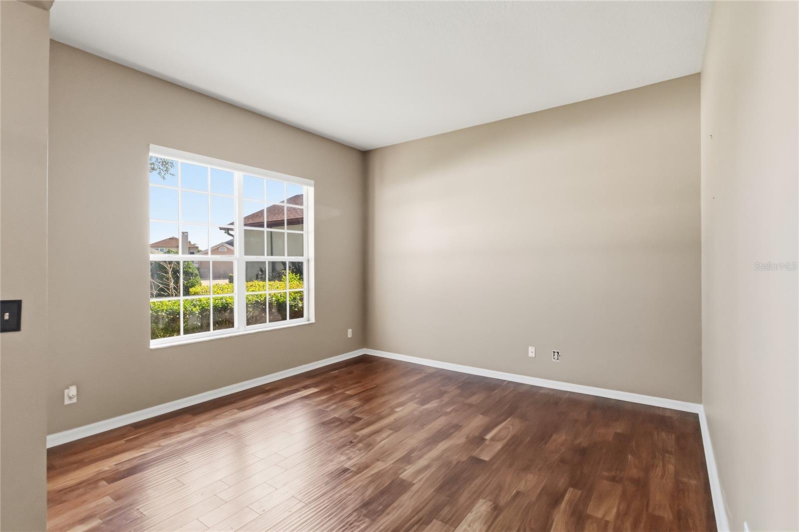677 Buckhaven Loop Property Photo 5