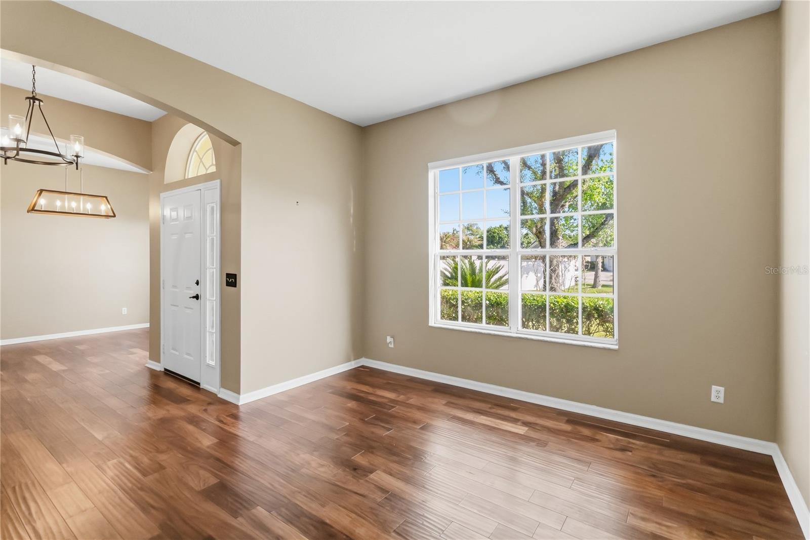 677 Buckhaven Loop Property Photo 6