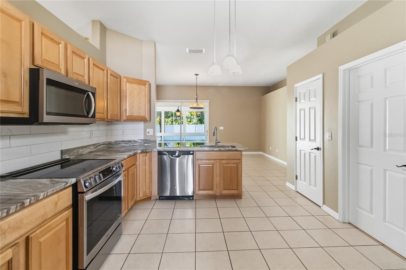 677 Buckhaven Loop Property Photo 7