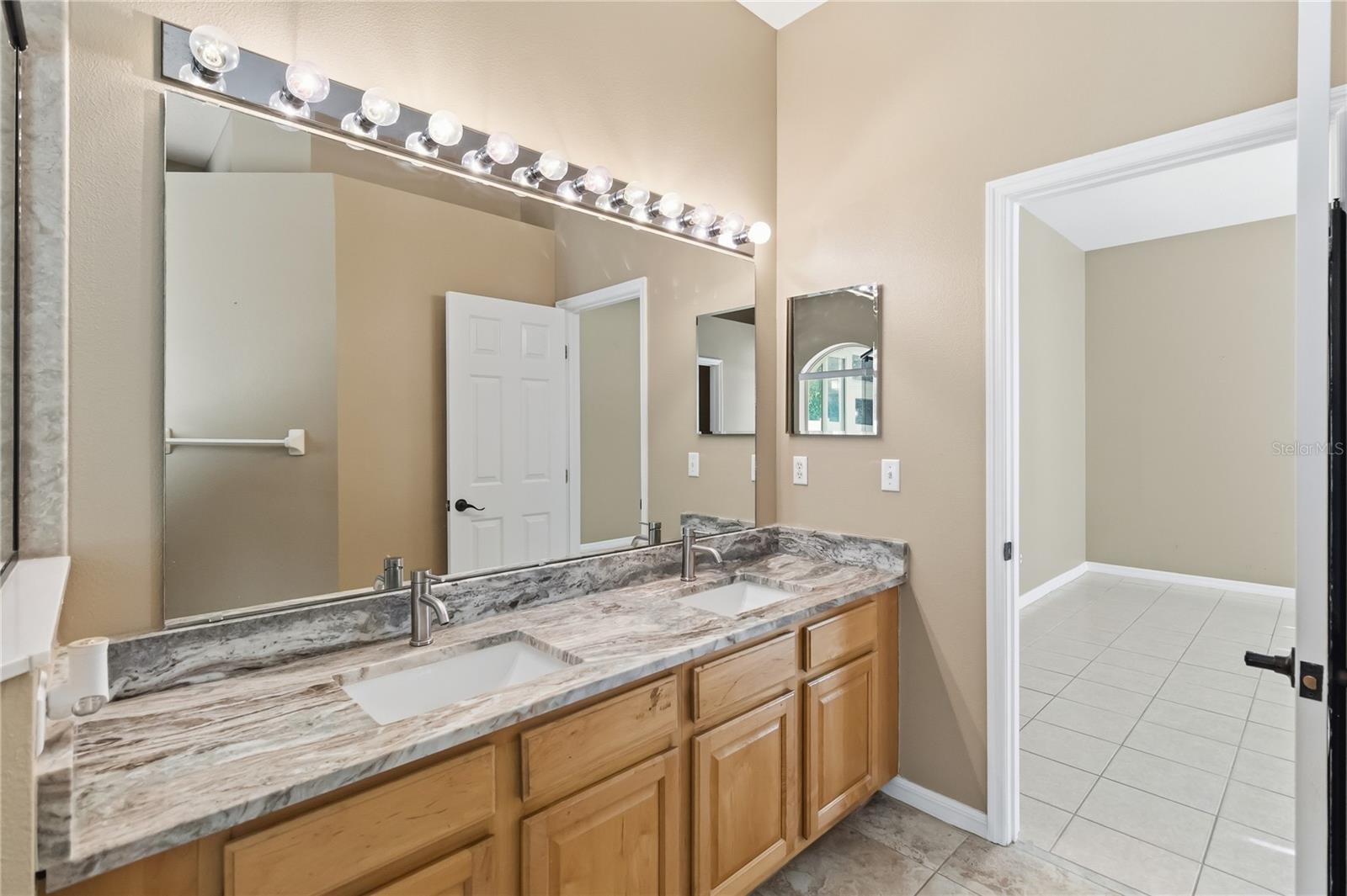 677 Buckhaven Loop Property Photo 17