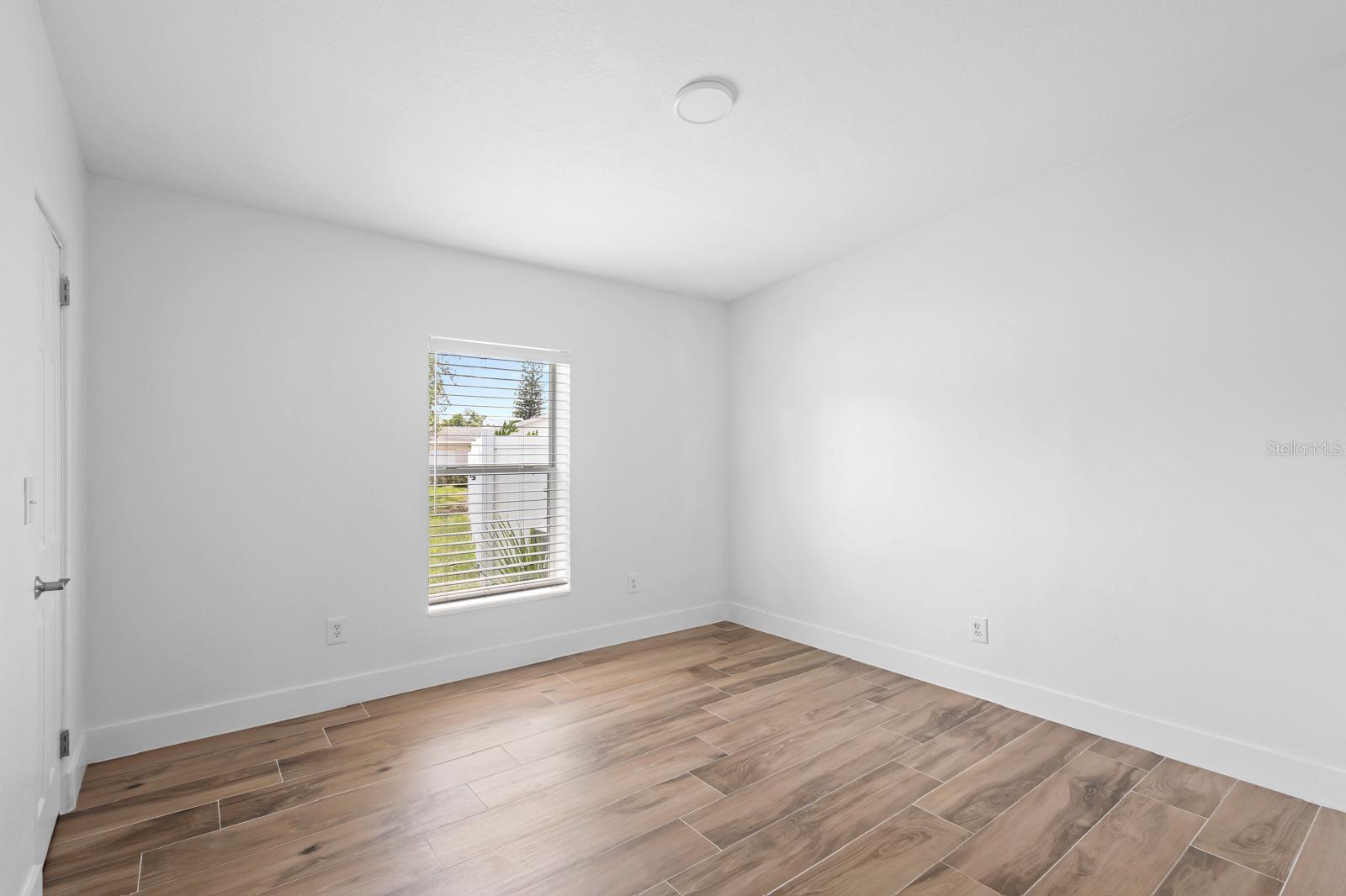 1511 E Horatio Ave Property Photo 2