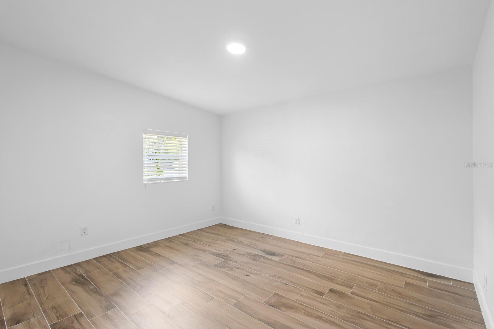 1511 E Horatio Ave Property Photo 3
