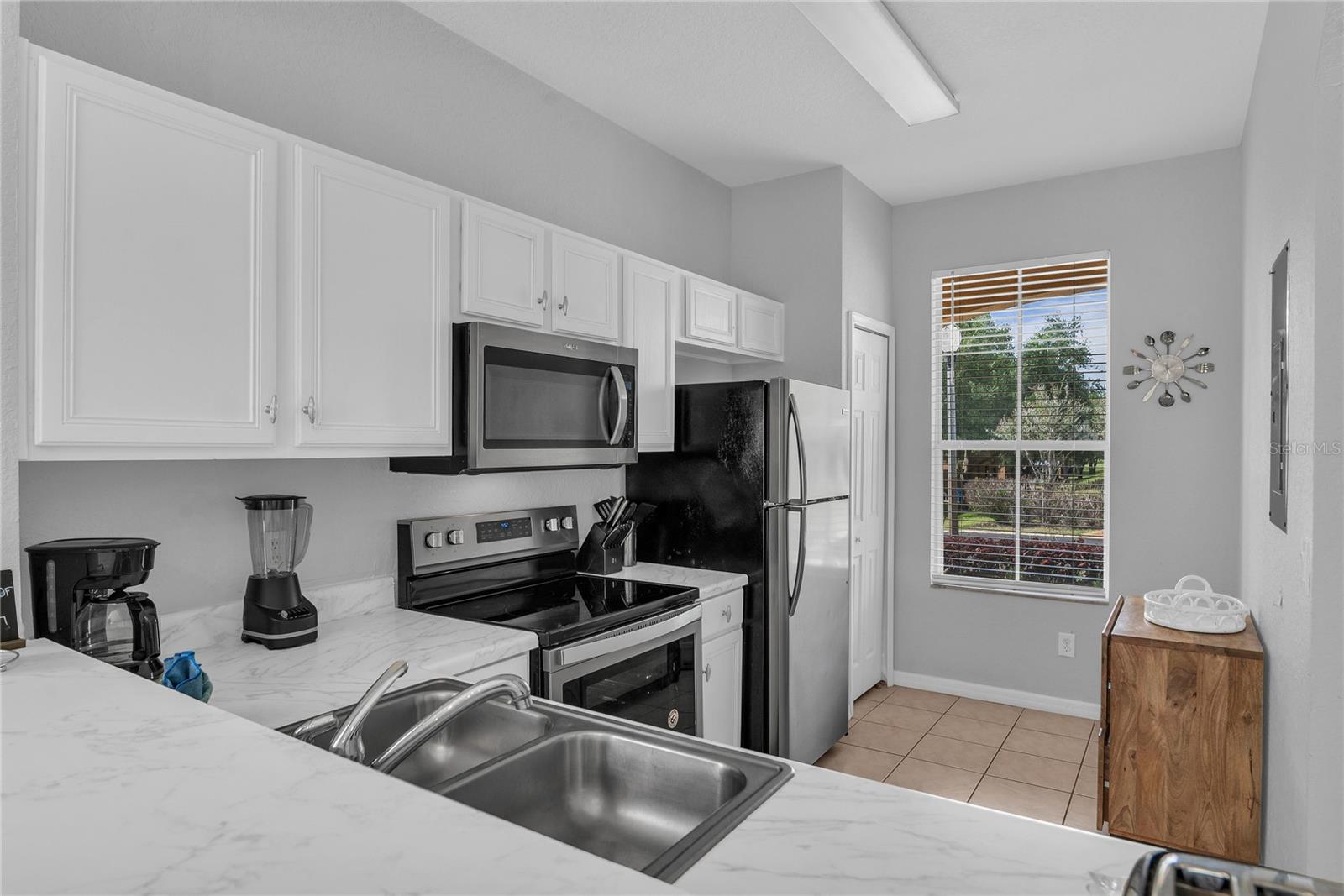 457 La Mirage St Property Photo 5