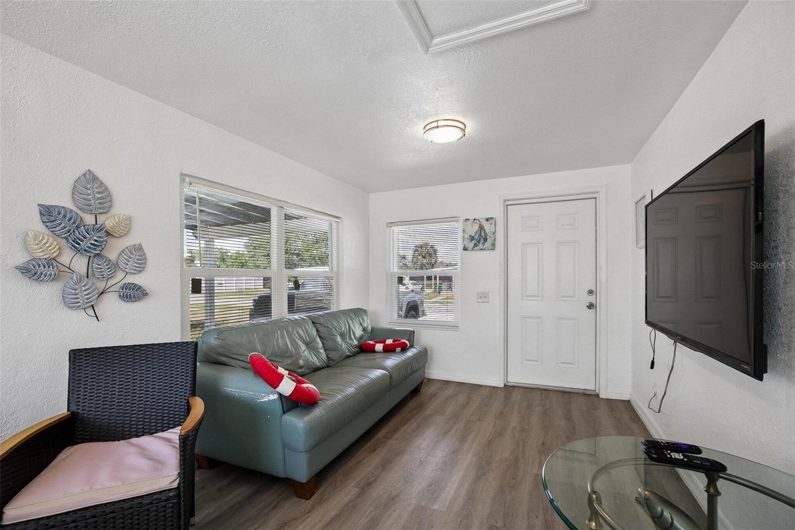 2321 Ednor St Property Photo 6