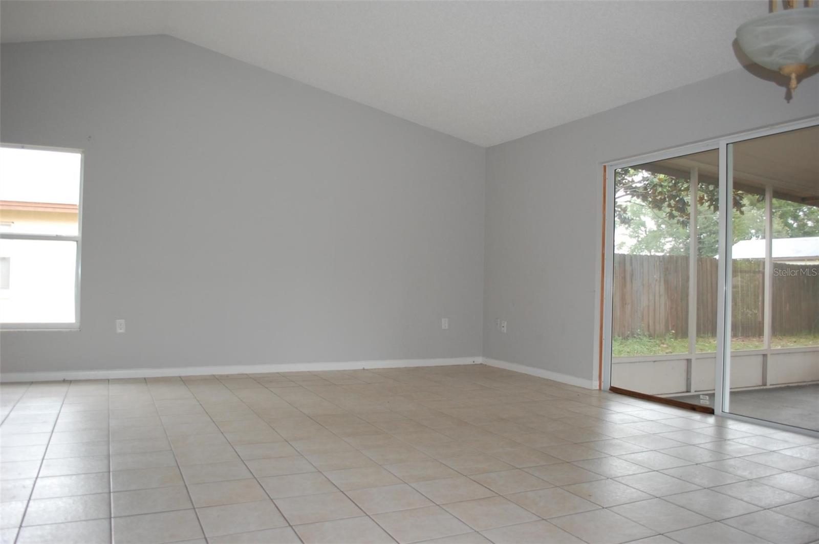 2887 N Bermuda Ave Property Photo 5