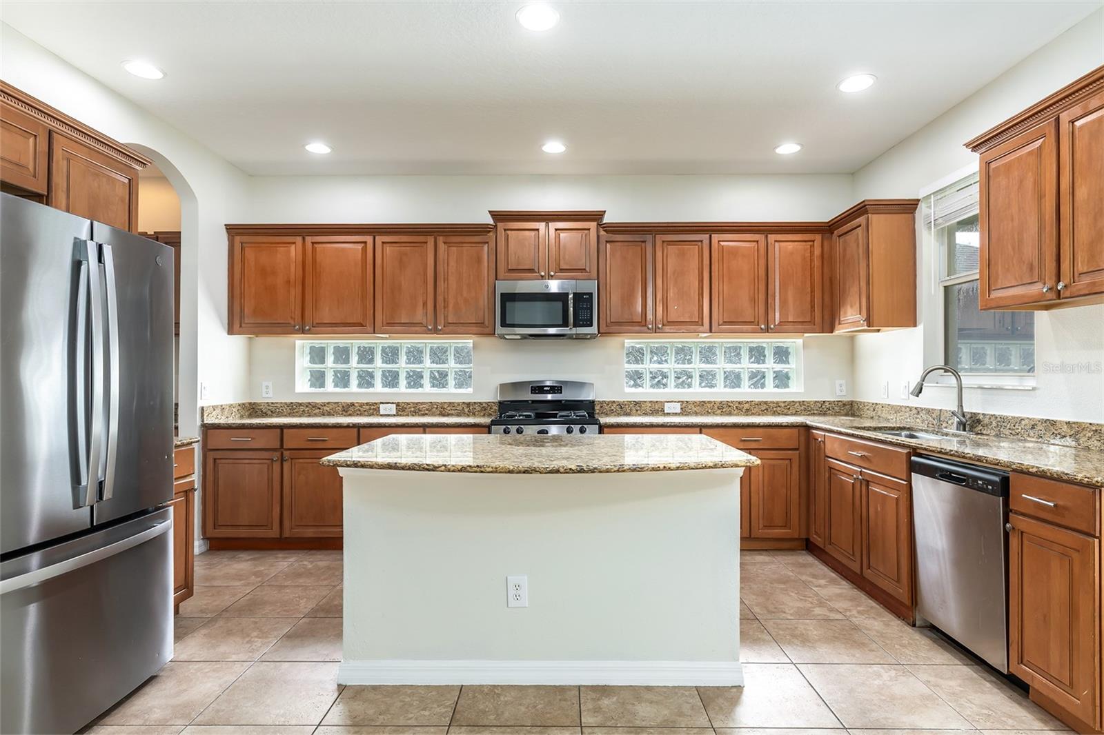 13844 Amelia Pond Dr Property Photo 4