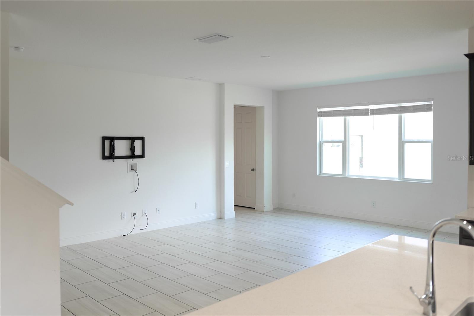 5063 Down Ct Property Photo 6