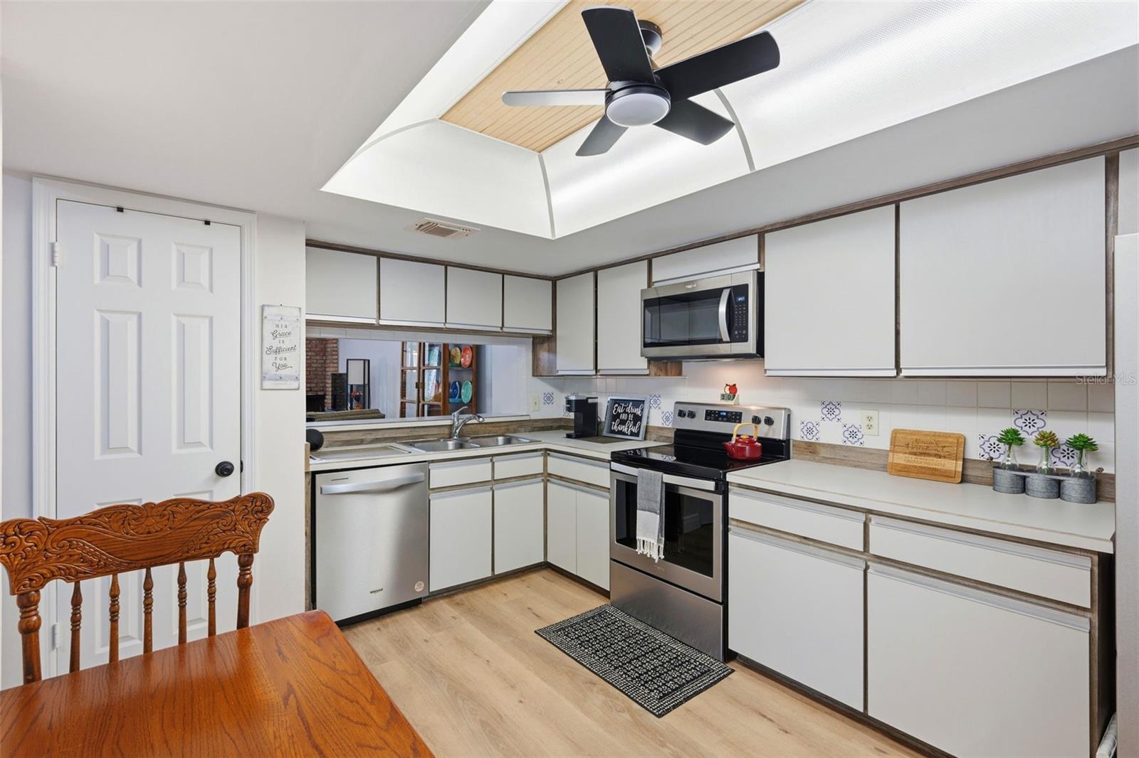 1055 Kensington Park Dr #808 Property Photo 4