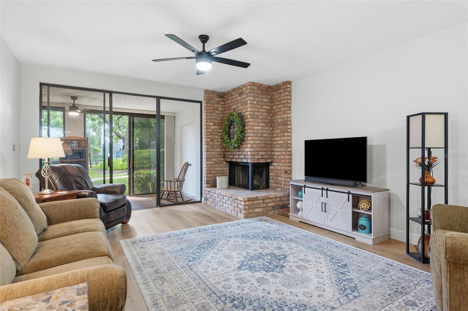 1055 Kensington Park Dr #808 Property Photo 6