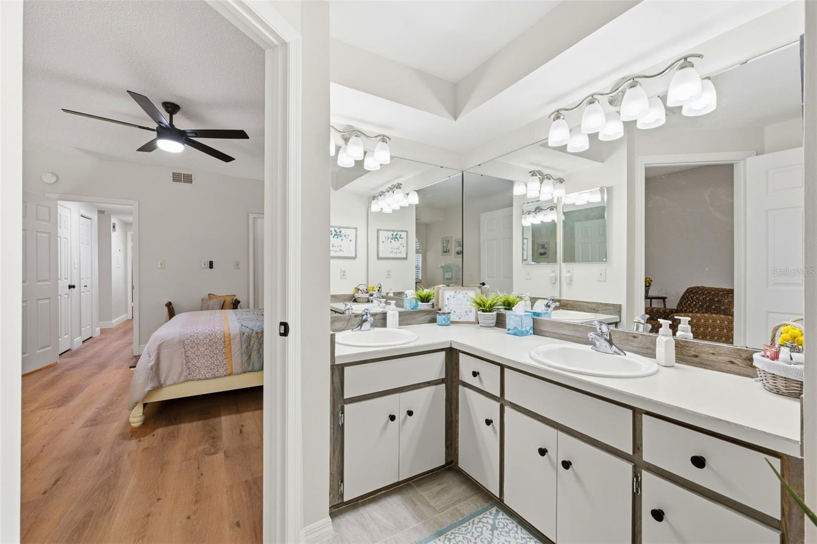 1055 Kensington Park Dr #808 Property Photo 18