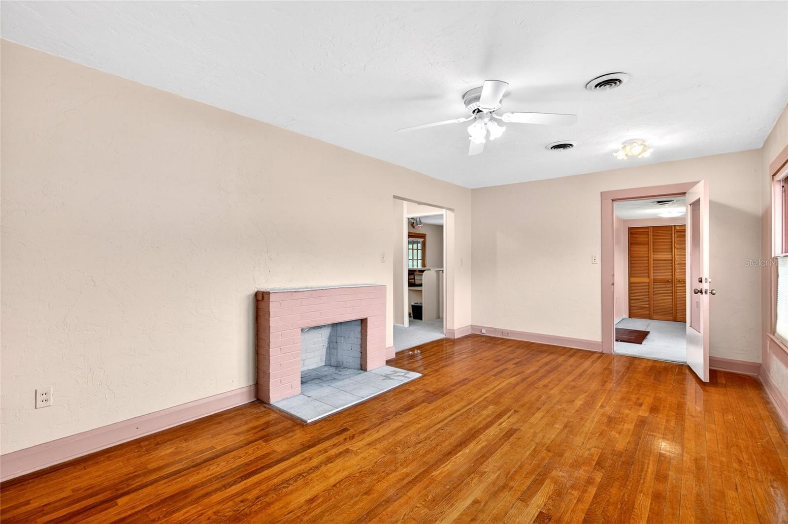 1266 E Silver Springs Blvd Property Photo 13