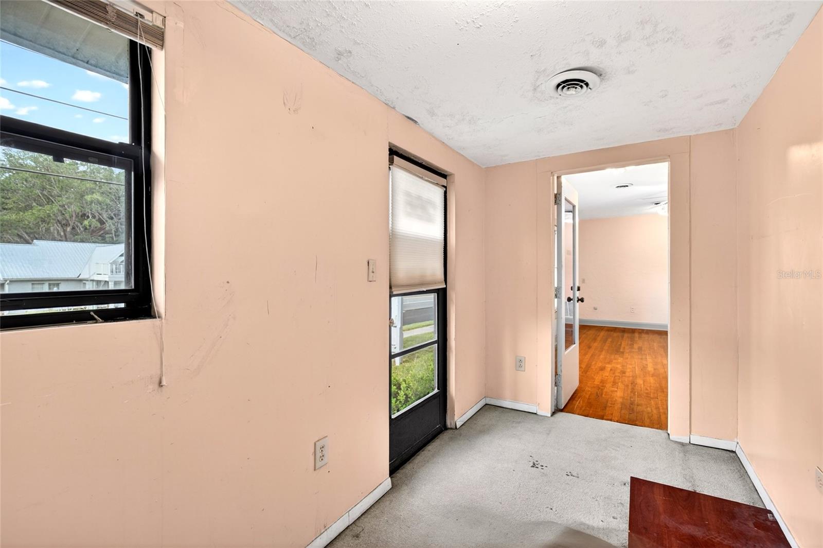 1266 E Silver Springs Blvd Property Photo 15