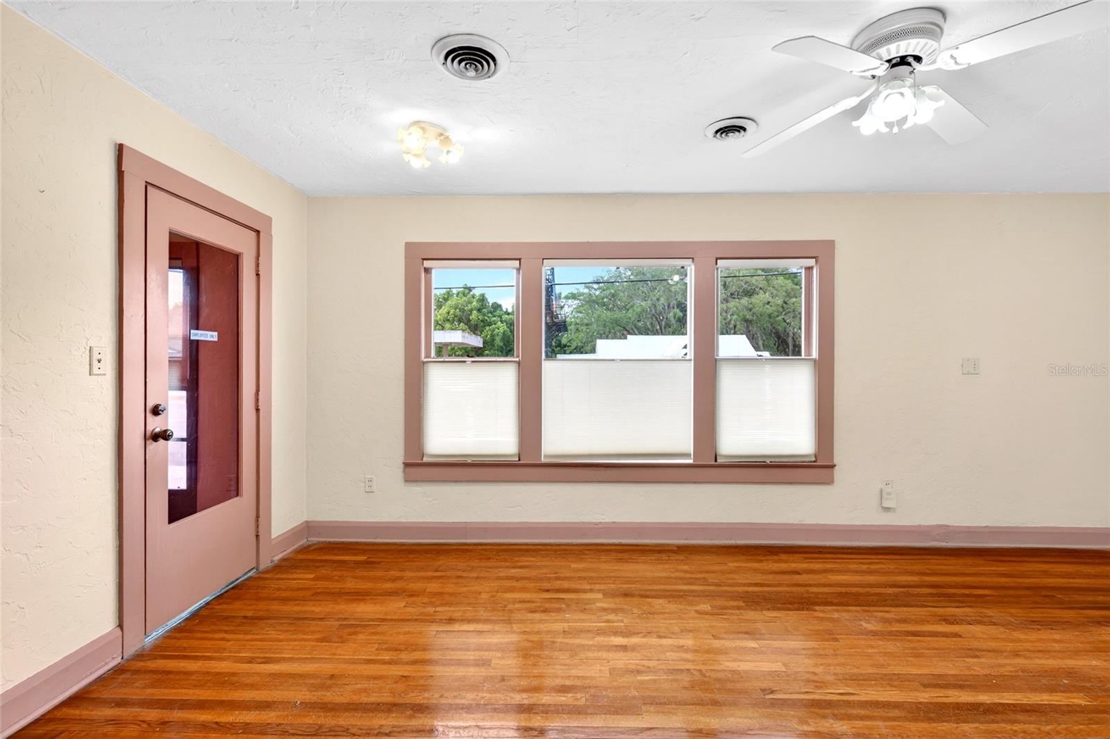 1266 E Silver Springs Blvd Property Photo 17