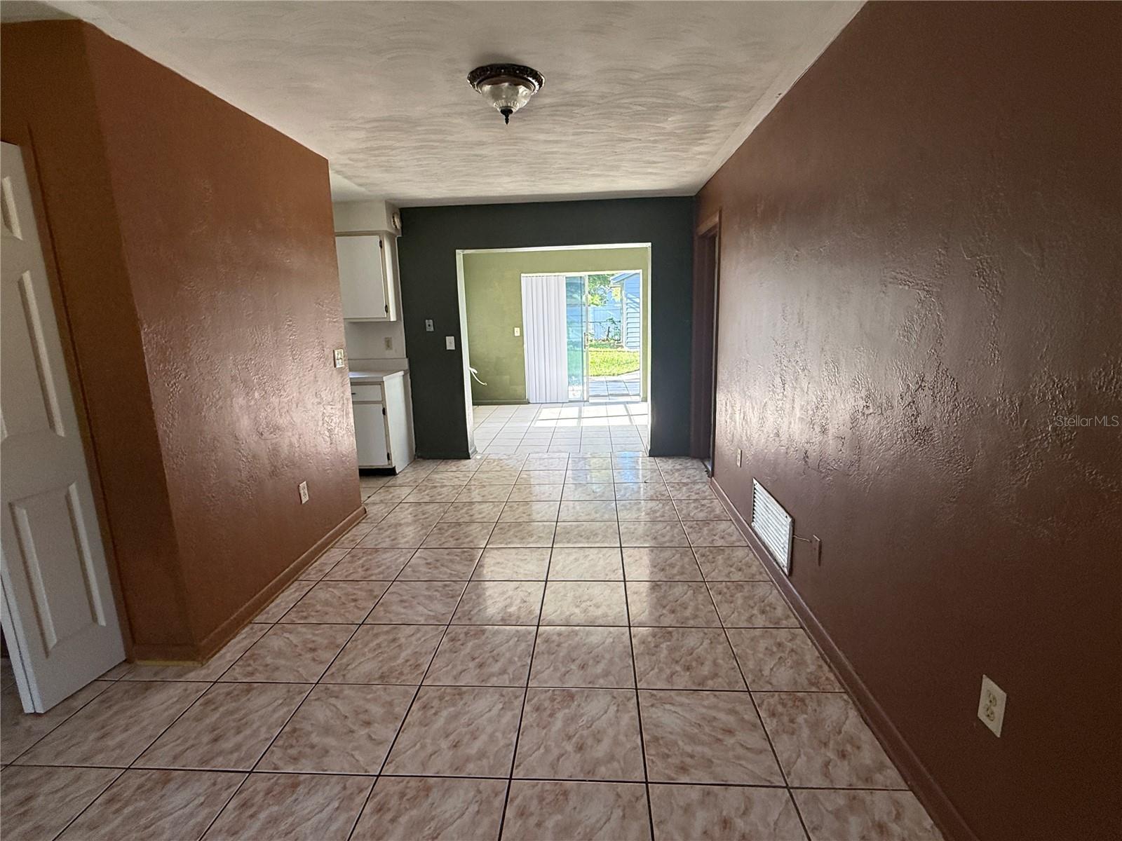 3802 E Esther St Property Photo 5