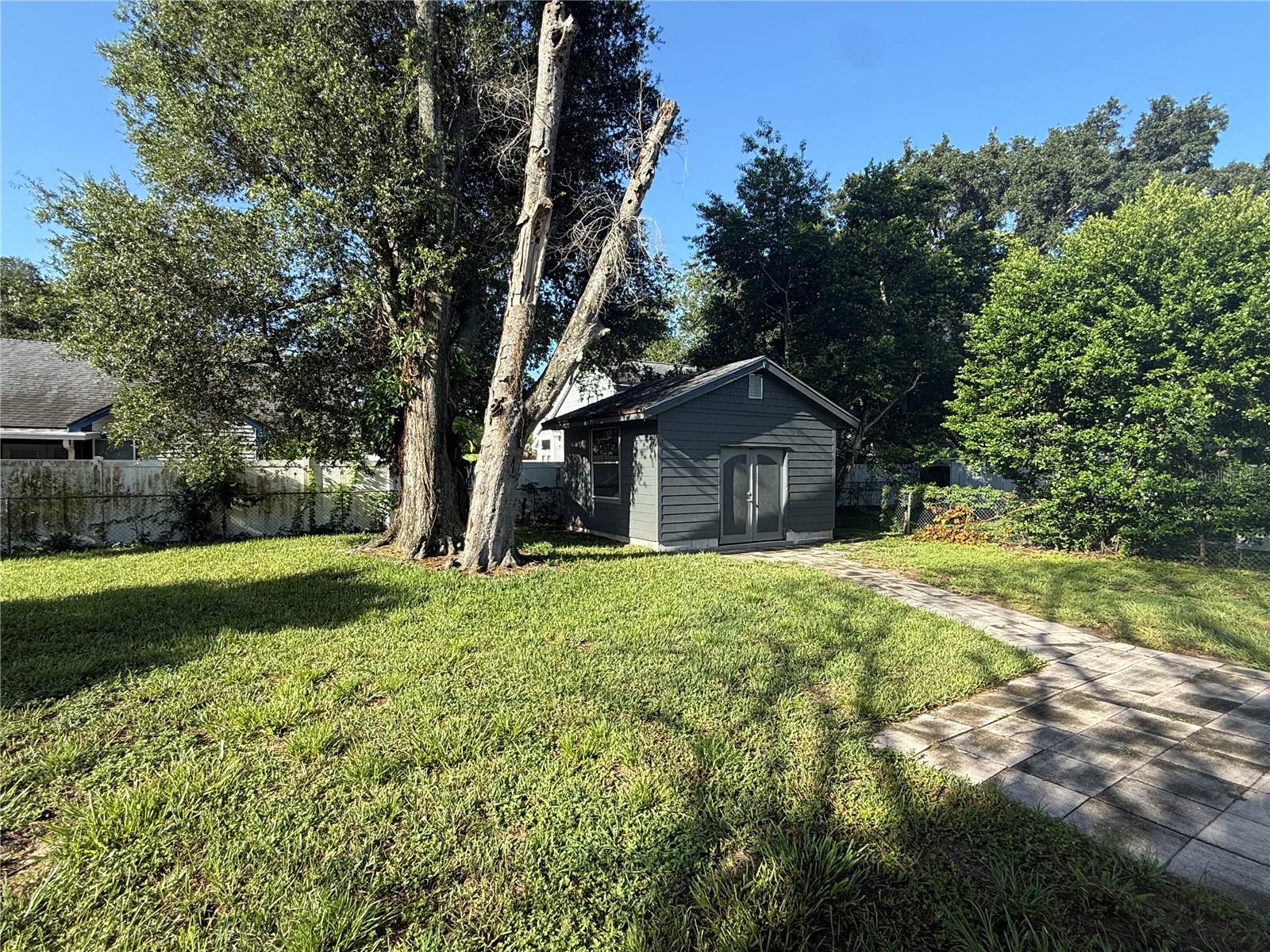 3802 E Esther St Property Photo 14