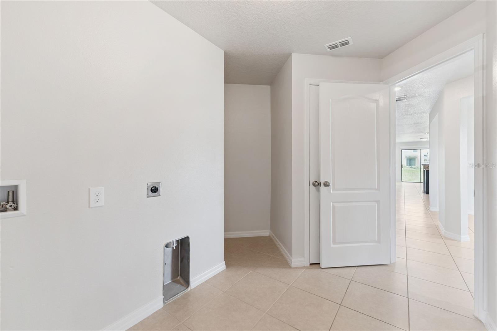 2447 Caspian Dr Property Photo 8