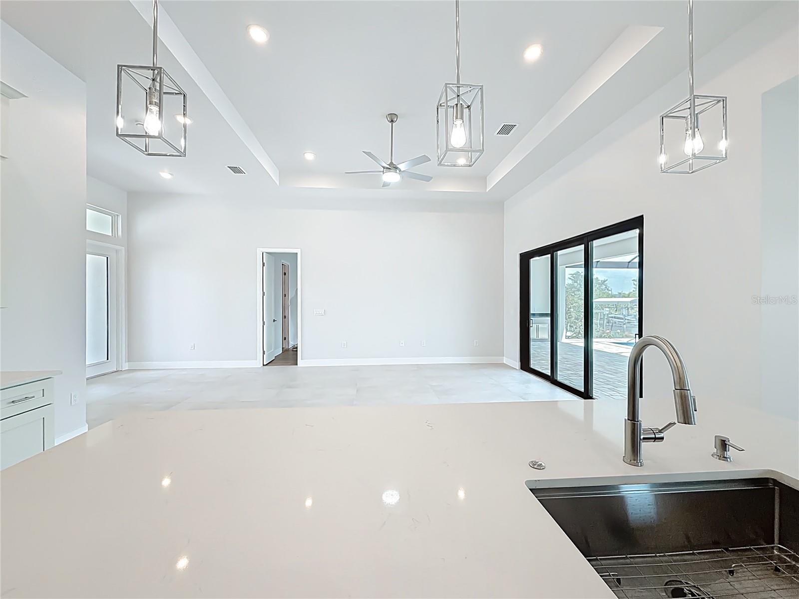 9524 Singer Cir Property Photo 12