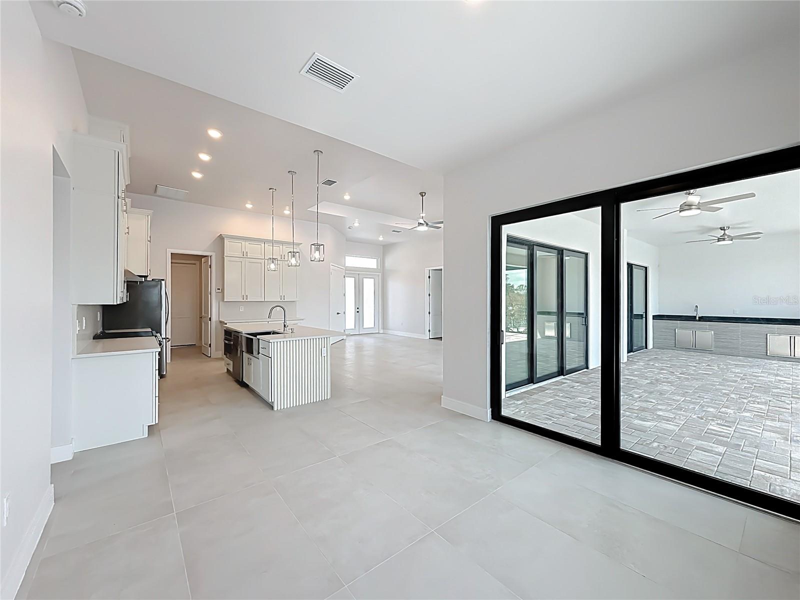 9524 Singer Cir Property Photo 14