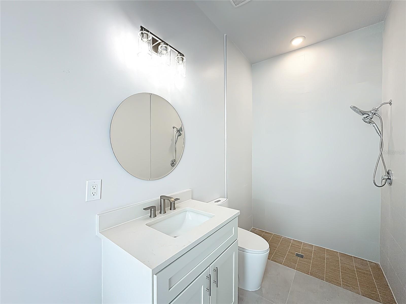 9524 Singer Cir Property Photo 23