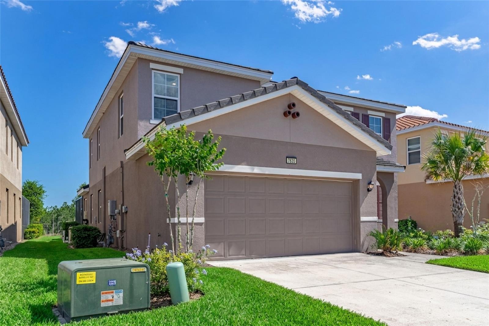 7635 Oakmoss Loop Property Photo 4