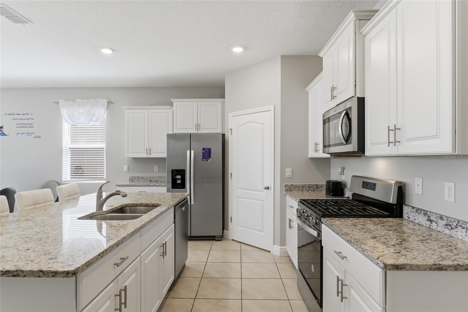 7635 Oakmoss Loop Property Photo 9