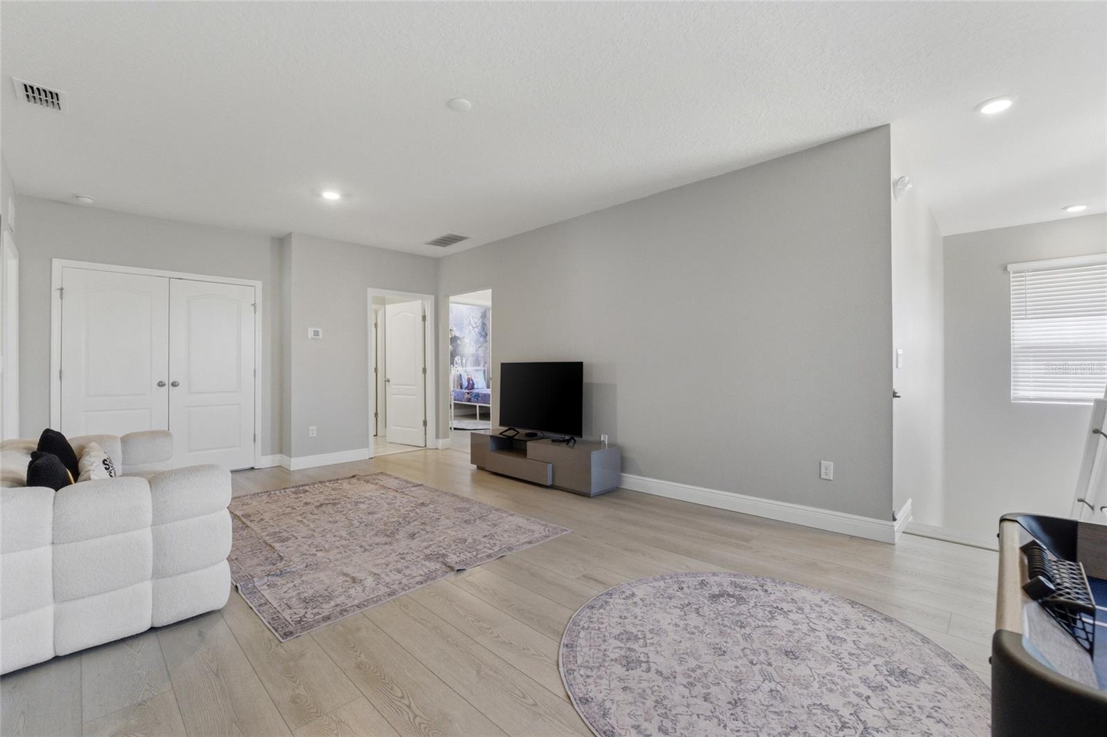 7635 Oakmoss Loop Property Photo 18
