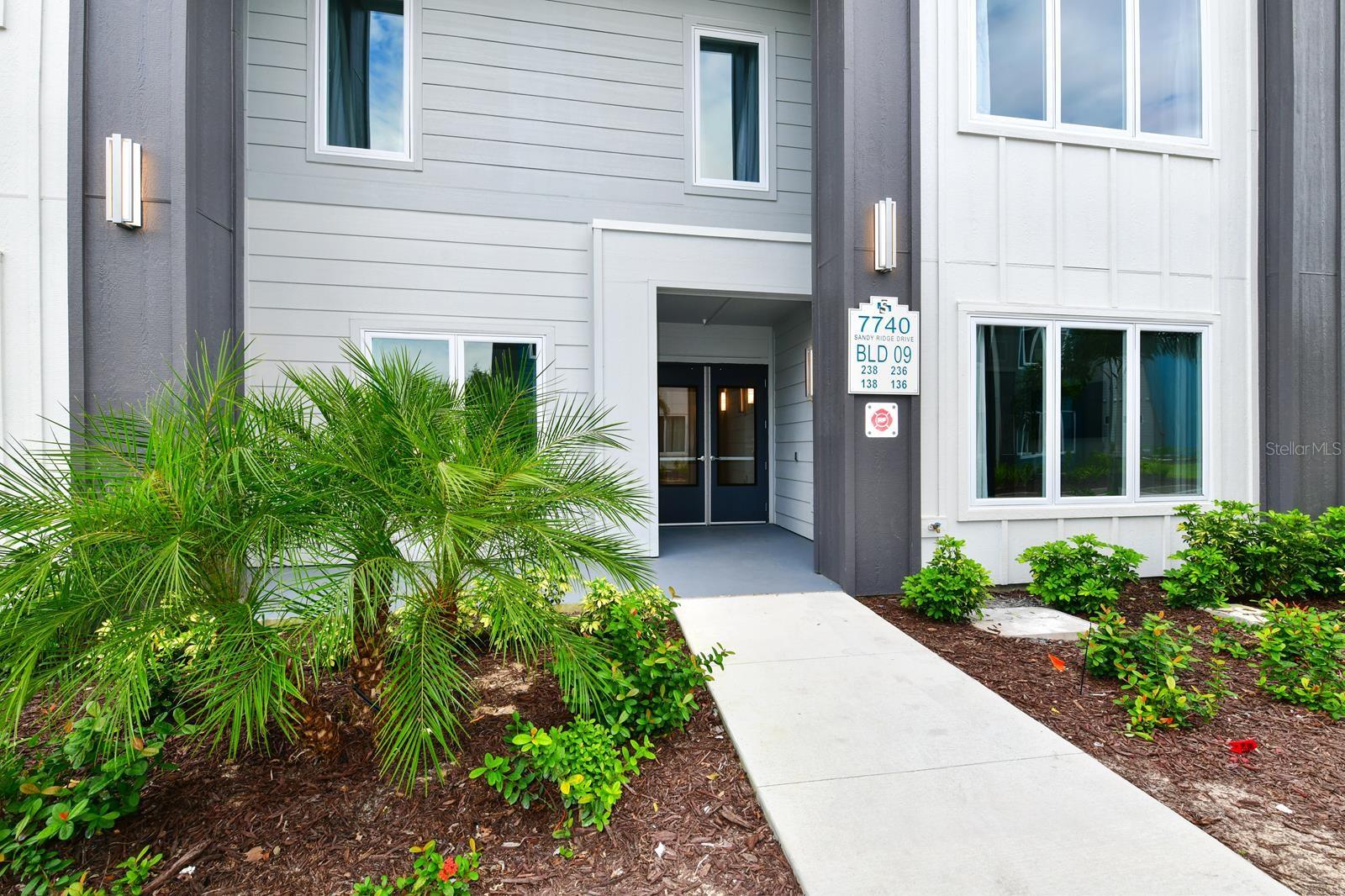 O6401857 Property Photo 2