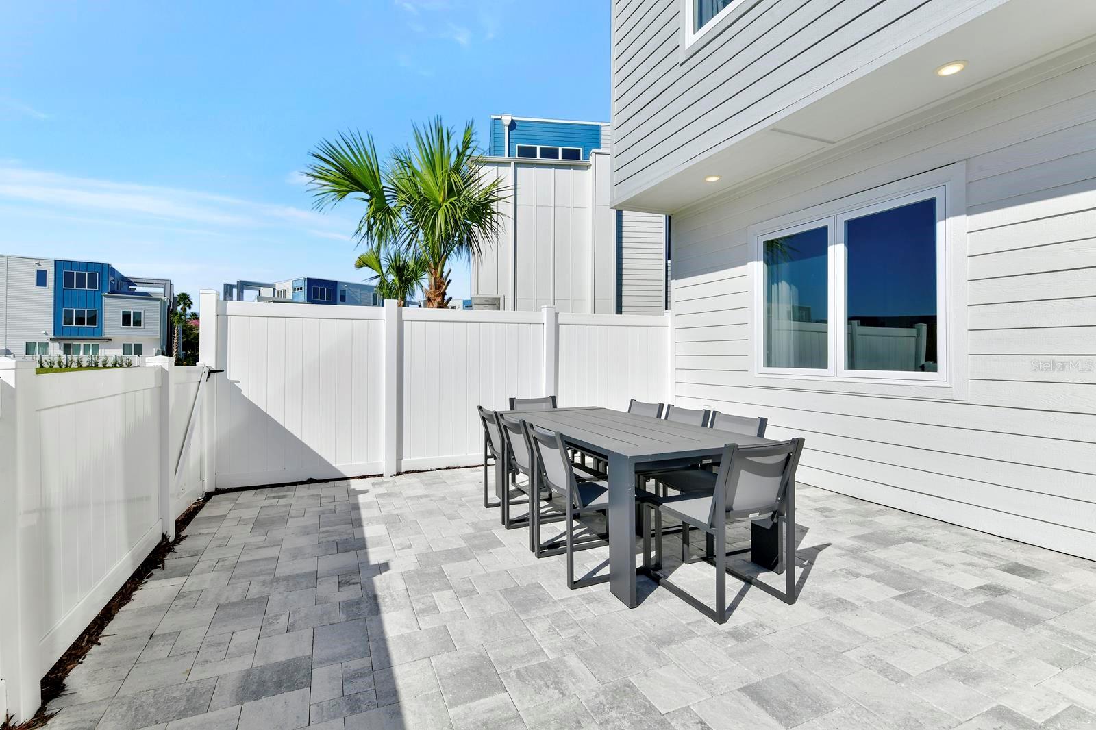 O6401857 Property Photo 8