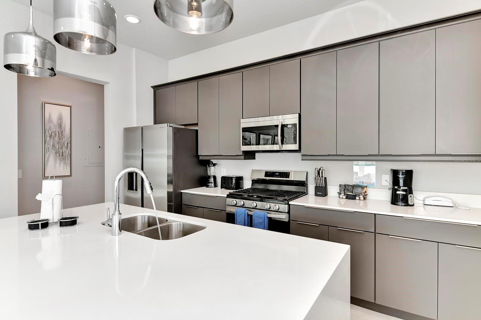 O6401857 Property Photo 14