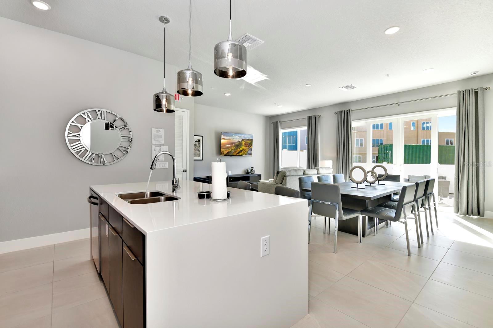 O6401857 Property Photo 23