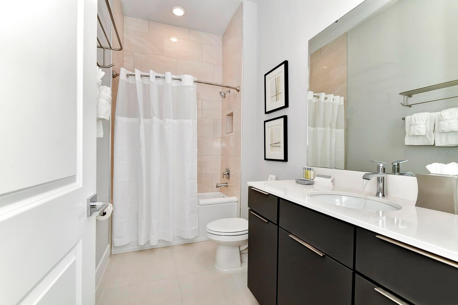 O6401857 Property Photo 26