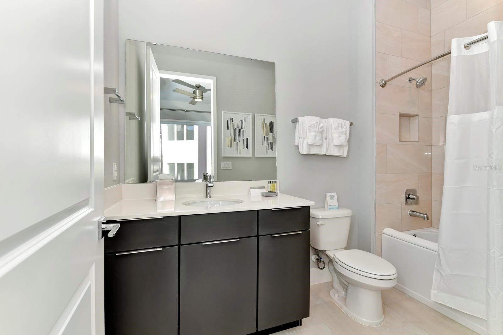 O6401857 Property Photo 30