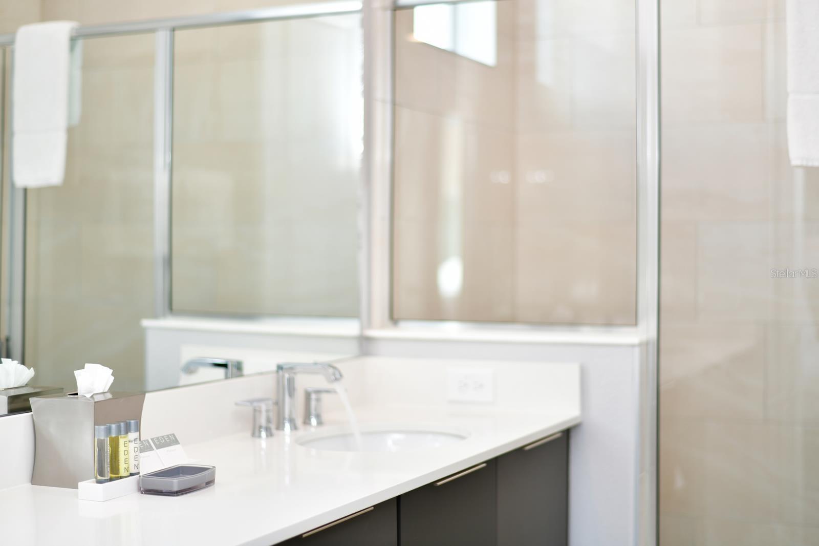 O6401857 Property Photo 42