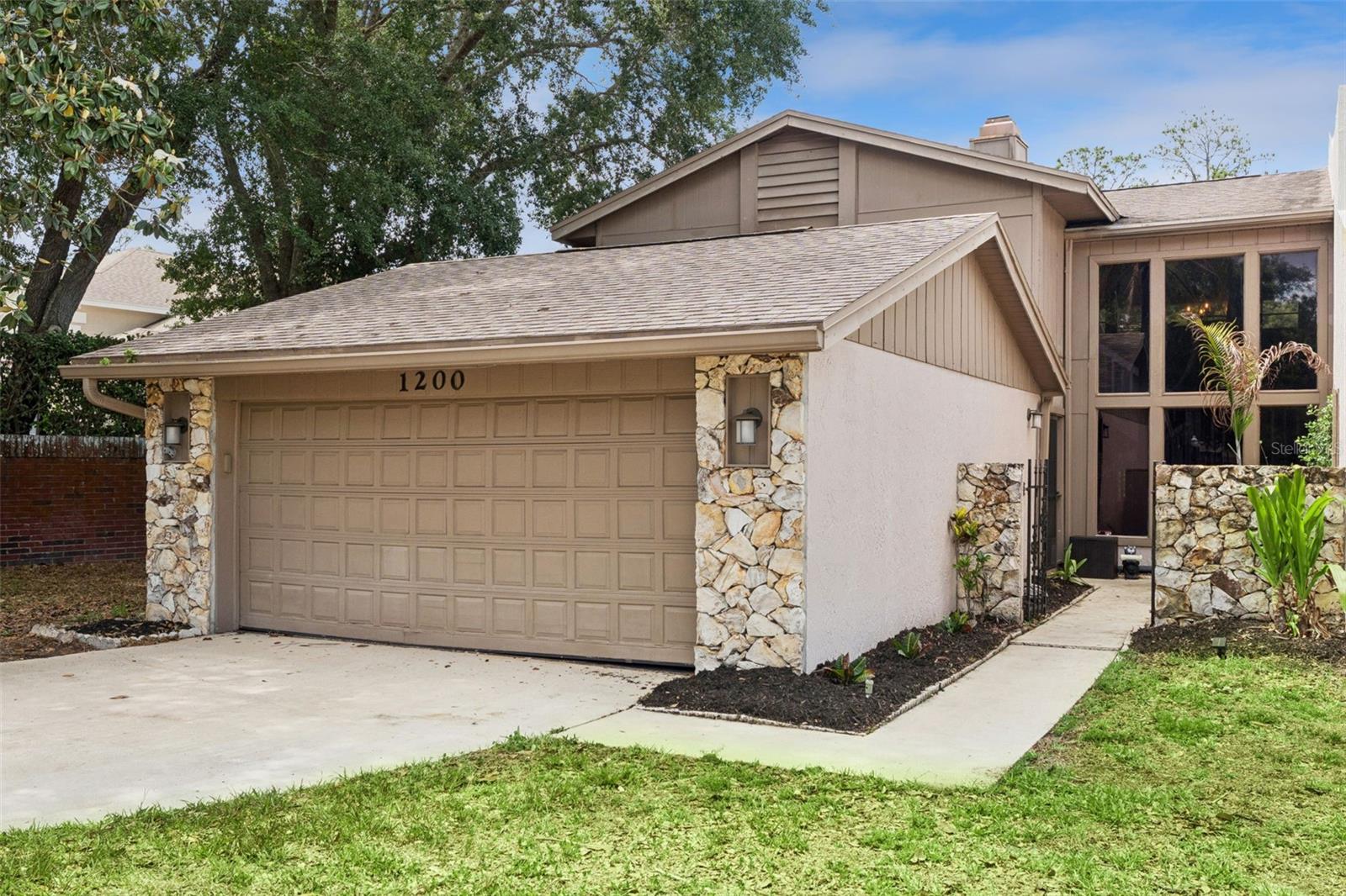 1200 ROYAL OAK DR