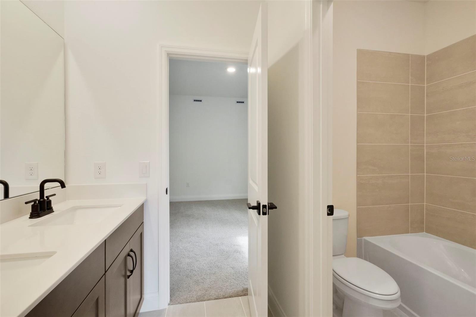 5171 Mockingbird Sound Ct Property Photo 13
