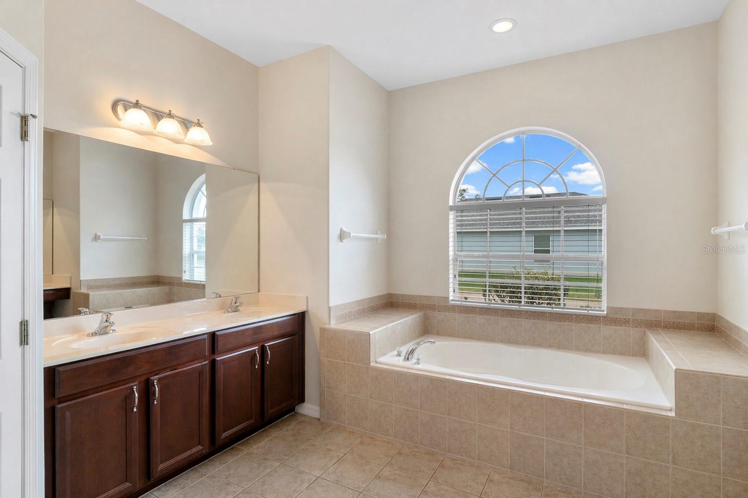 925 Bainbridge Loop Property Photo 15