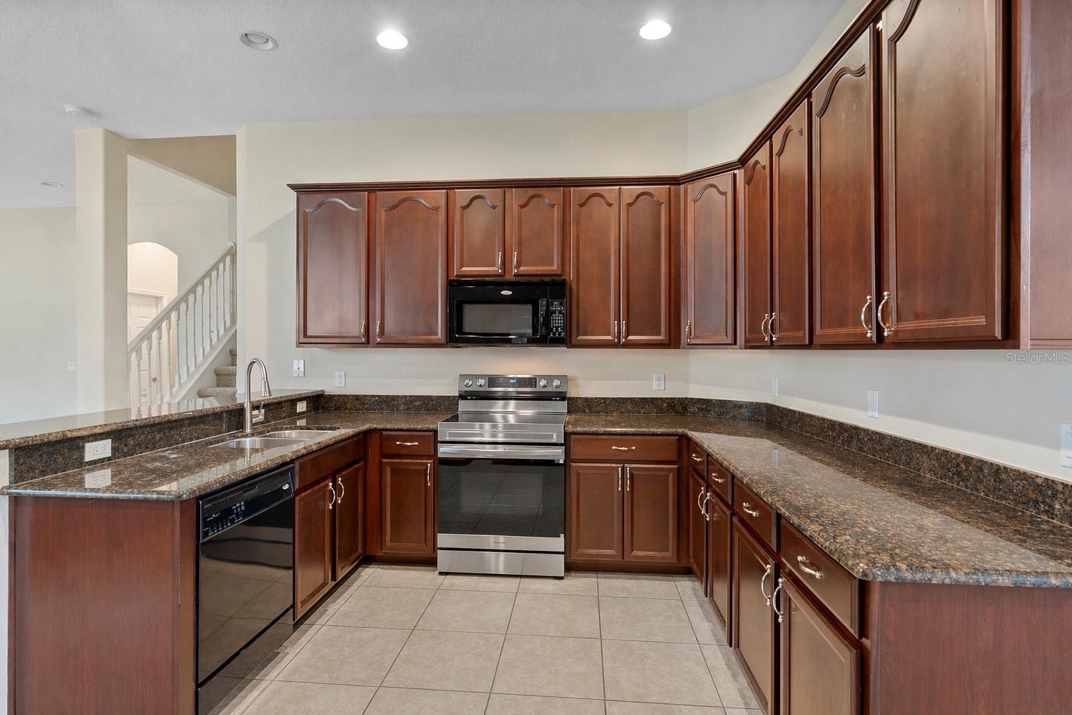 925 Bainbridge Loop Property Photo 18