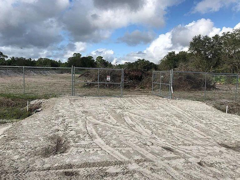 580 S Jasmine St Property Photo 6