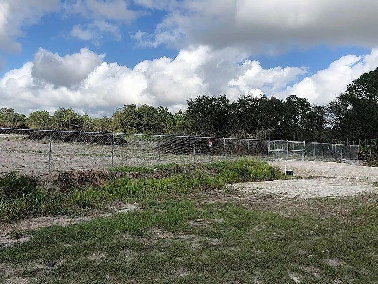 580 S Jasmine St Property Photo 8
