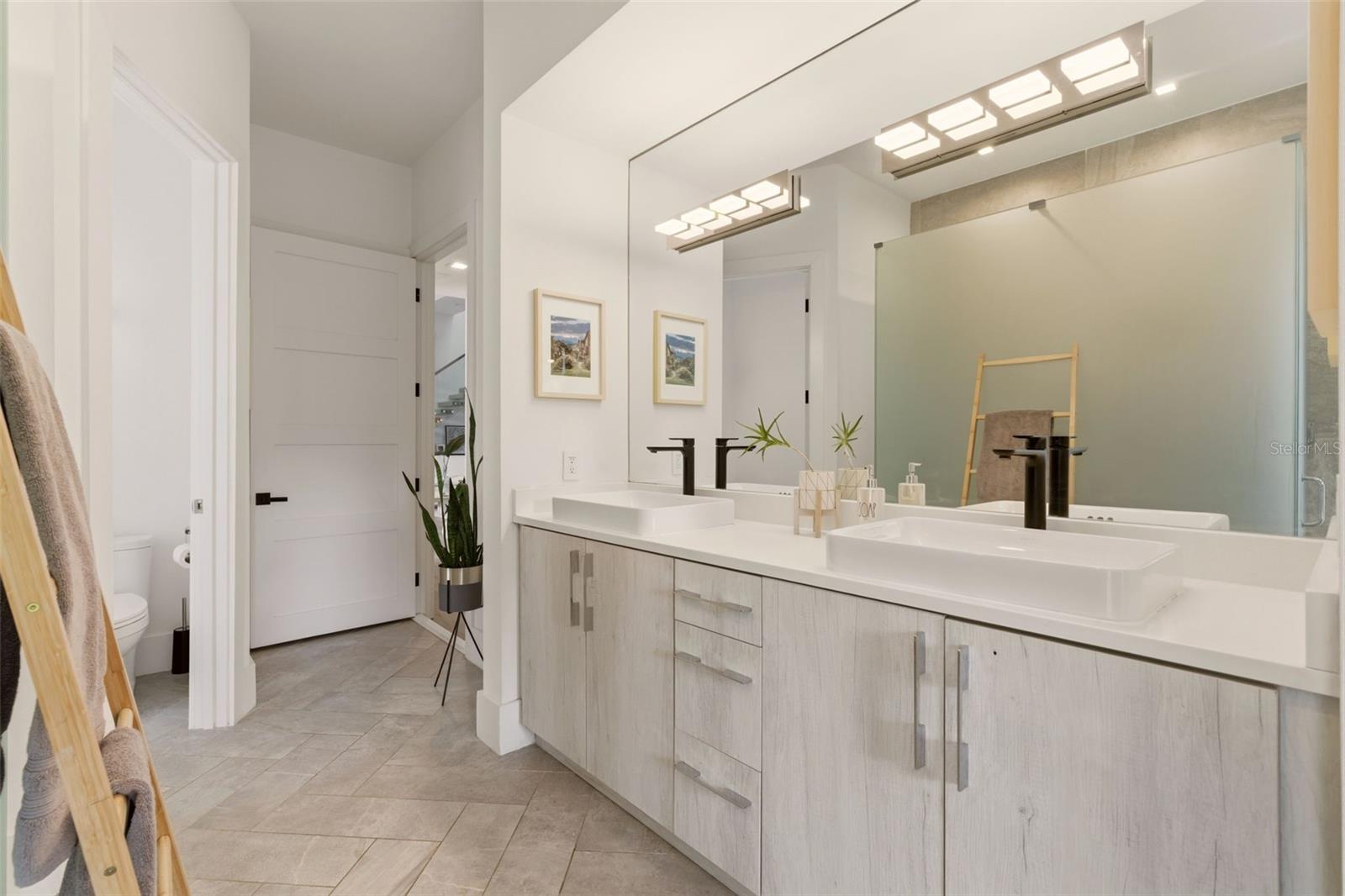 446 Melrose Ave Property Photo 10