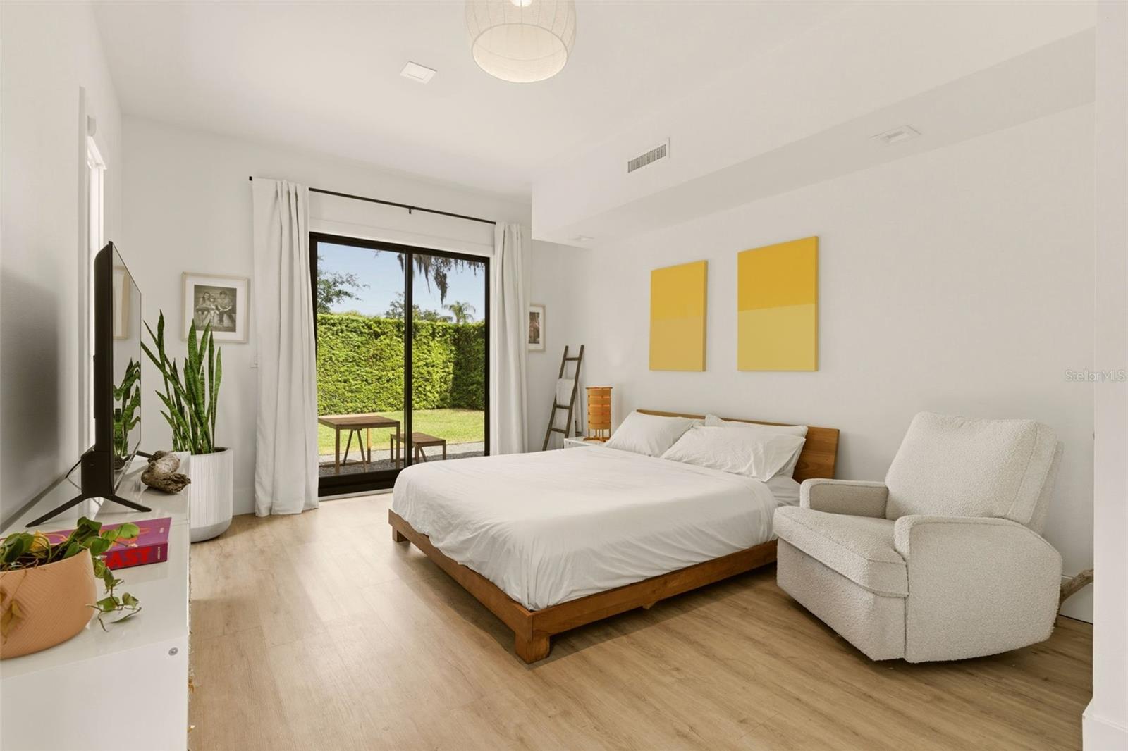 446 Melrose Ave Property Photo 12