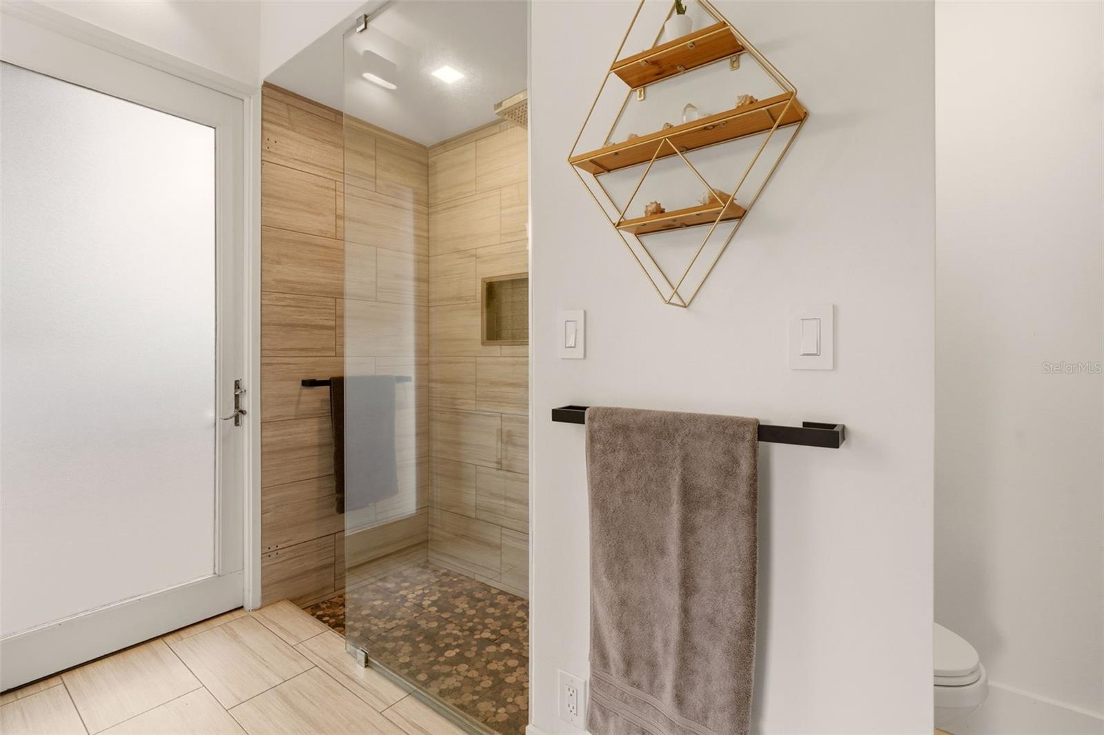 446 Melrose Ave Property Photo 17