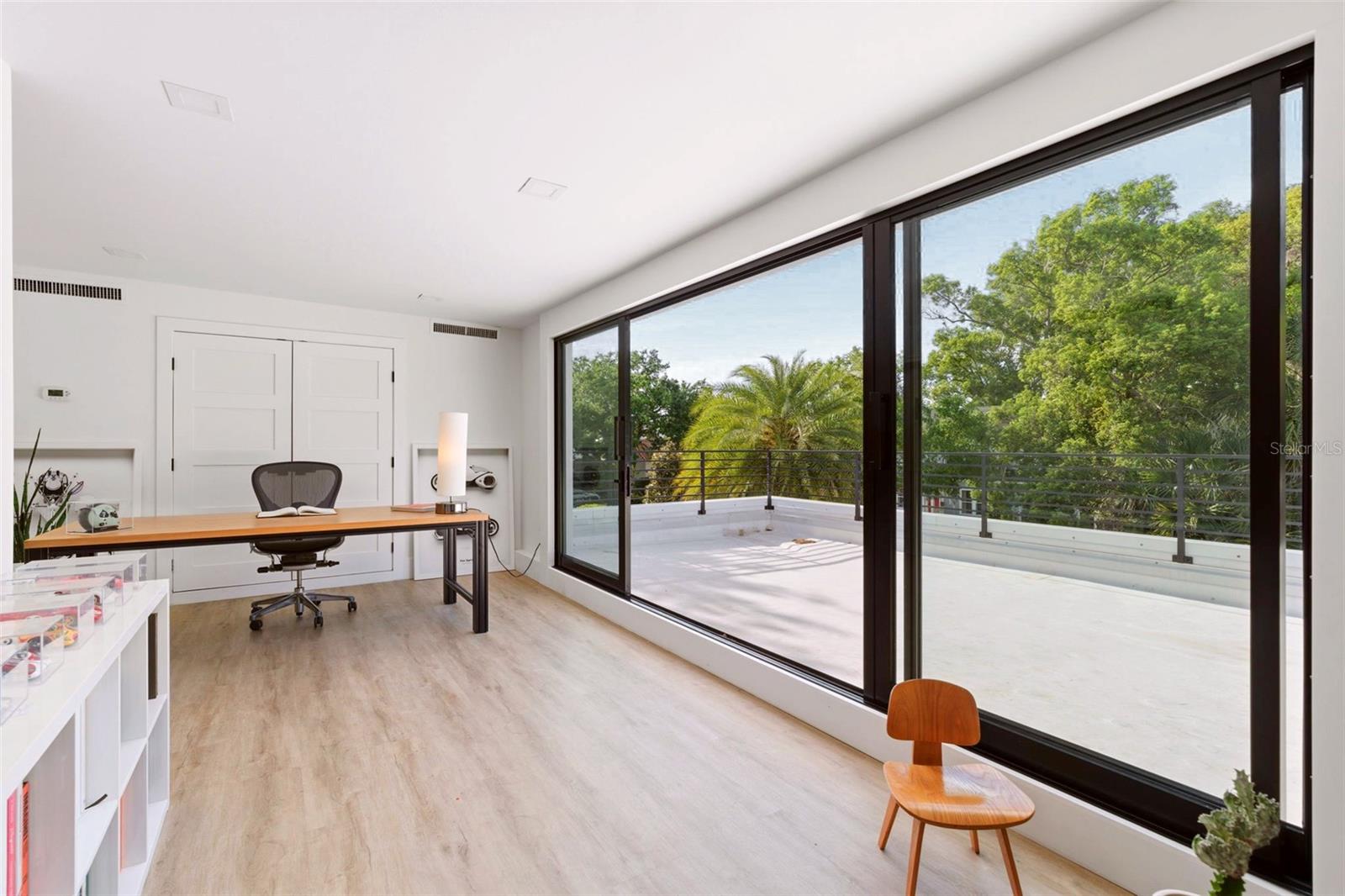 446 Melrose Ave Property Photo 19