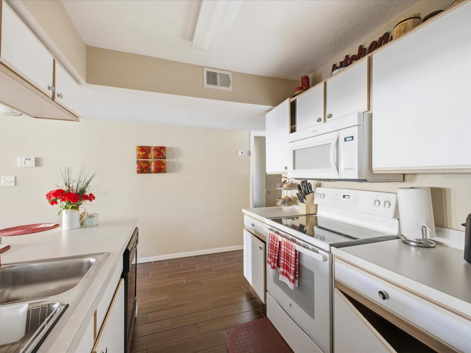 3153 Britannia Blvd #b Property Photo 10