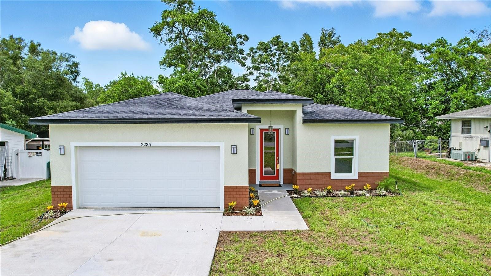 2225 W Howard Pl Property Photo 1