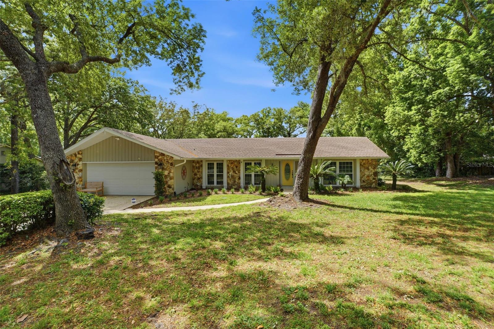 210 E Sweetwater Creek Dr Property Photo 1